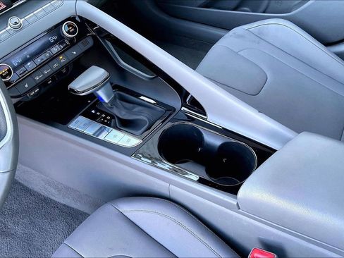 Used 2025 Hyundai Elantra SEL image 16