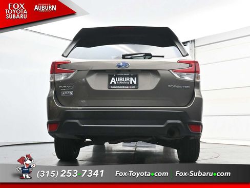 Used 2021 Subaru Forester Premium AWD/4WD image 21