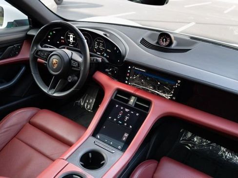 Used 2022 Porsche Taycan image 23