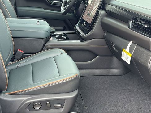 New 2026 GMC Yukon XL AT4 w/ AT4 Premium Package AWD/4WD image 26