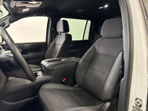 Used 2023 GMC Yukon XL SLE AWD/4WD image 10