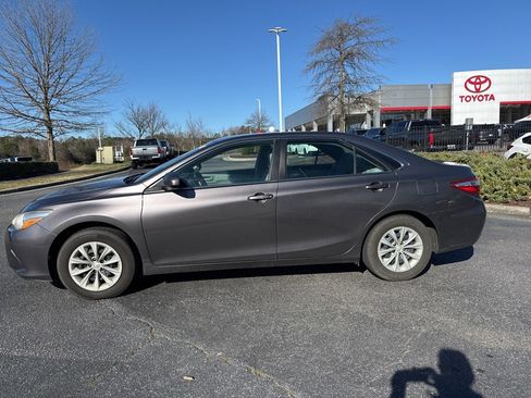 Used 2016 Toyota Camry LE image 3