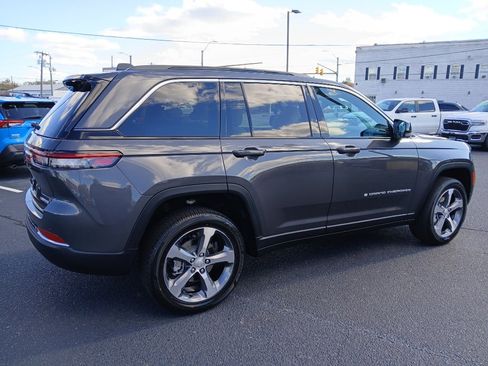 New 2025 Jeep Grand Cherokee Limited image 3