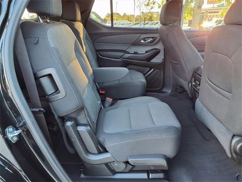 Used 2023 Chevrolet Traverse LT image 13