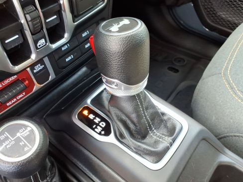 Used 2024 Jeep Wrangler Unlimited AWD/4WD image 7