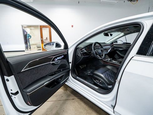 Used 2023 Audi S8 AWD/4WD image 31
