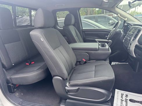 Used 2018 Nissan Titan SV RWD image 14