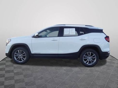 Used 2024 GMC Terrain SLT image 2