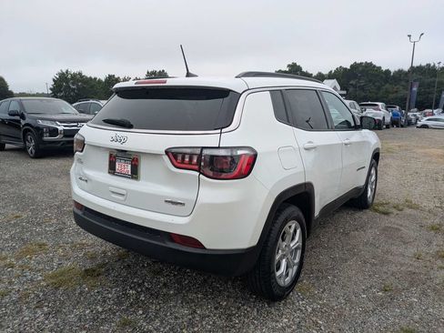 Used 2024 Jeep Compass Latitude AWD/4WD image 3