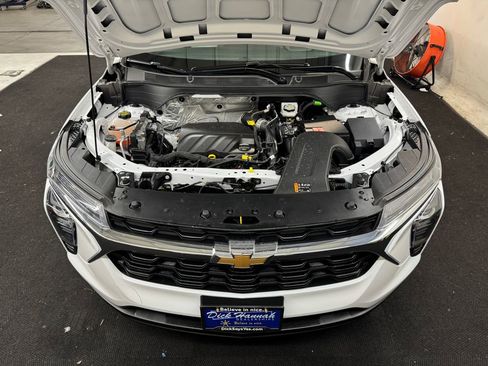 Used 2025 Chevrolet Trax LS FWD image 10