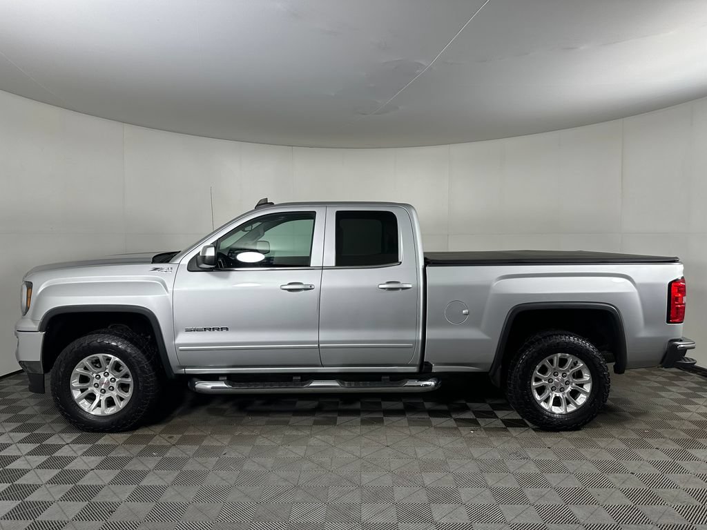 Used 2017 GMC Sierra 1500 SLE w/ SLE Value Package AWD/4WD image 2