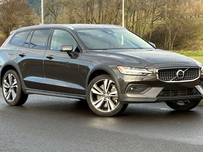 Used 2025 Volvo V60 B5 Cross Country Plus