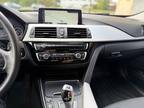 Used 2018 BMW 320i xDrive Sedan image 37