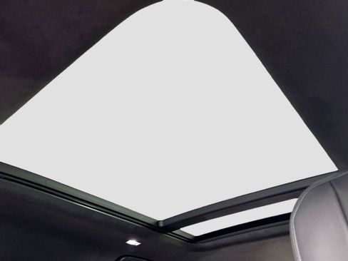 Certified 2025 Land Rover Defender 110 V8 image 17