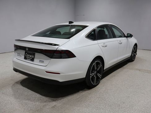 Used 2023 Honda Accord Sport image 2