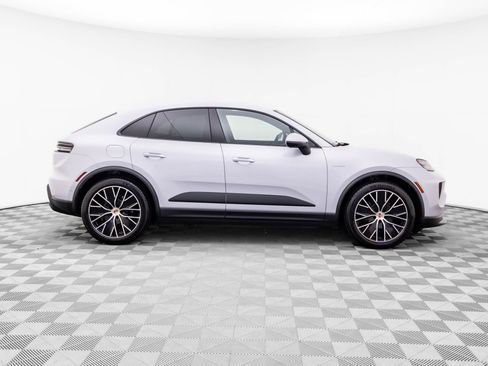 Certified 2025 Porsche Macan 4 Electric AWD/4WD image 7