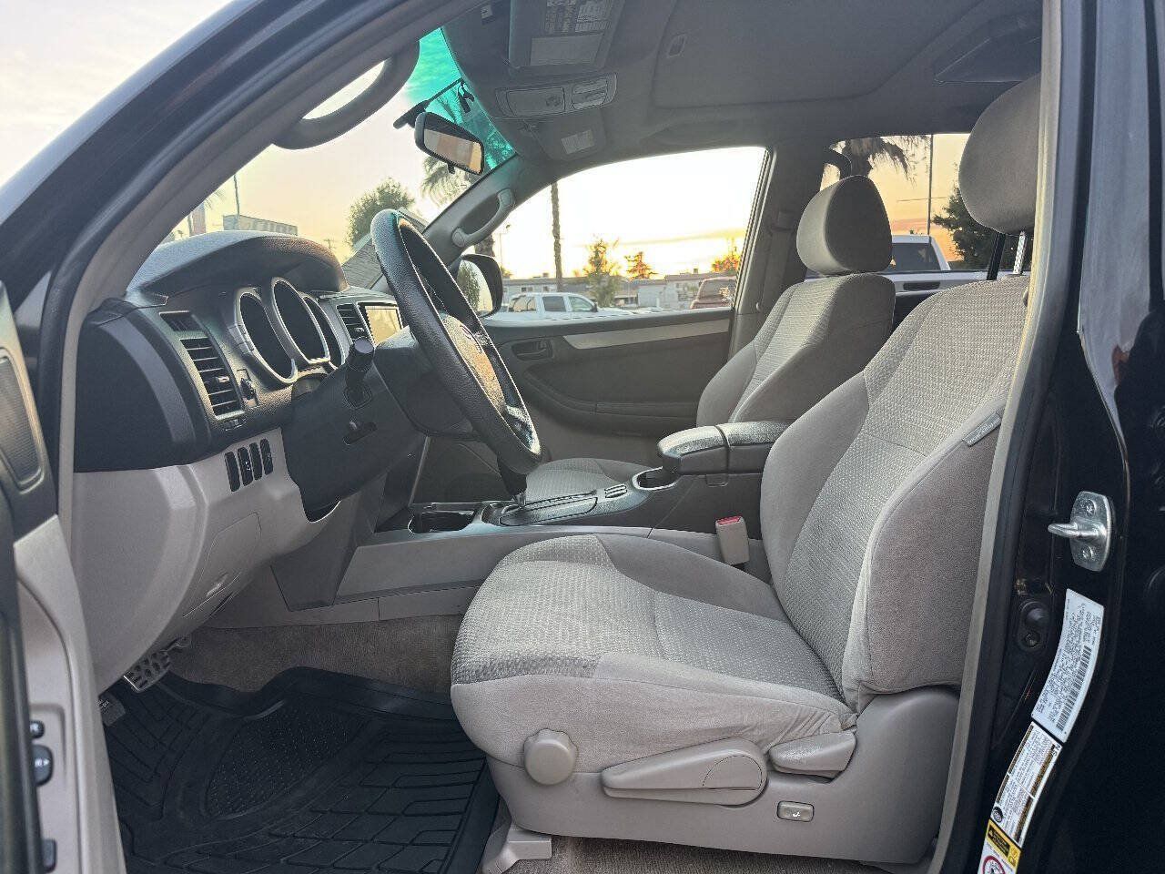Used 2005 Toyota 4Runner SR5 AWD/4WD image 9