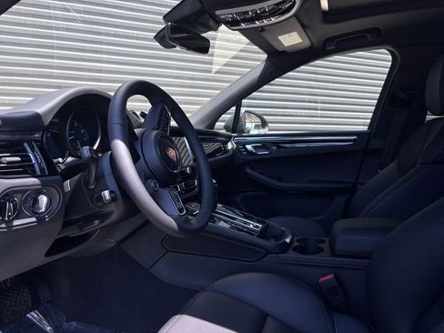 New 2026 Porsche Macan image 4