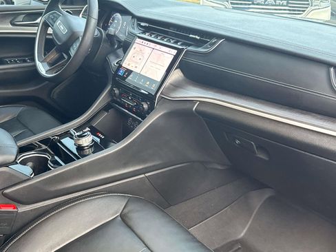 Used 2023 Jeep Grand Cherokee Limited w/ Black Appearance Package image 32