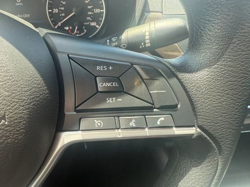 Used 2025 Nissan Altima 2.5 SV FWD image 12