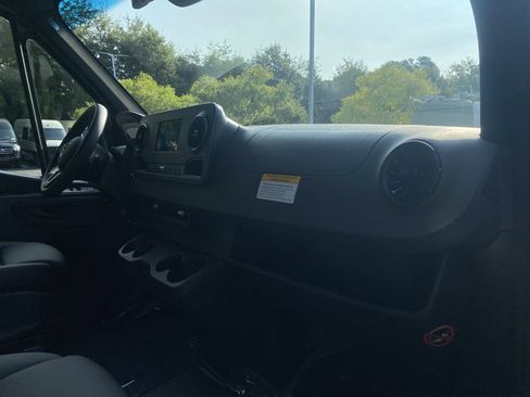 New 2024 Mercedes-Benz Sprinter 2500 image 37