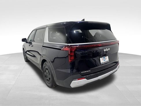 Used 2025 Kia Carnival FWD image 38