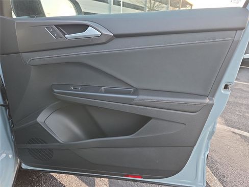 New 2026 Volkswagen Taos SE image 27