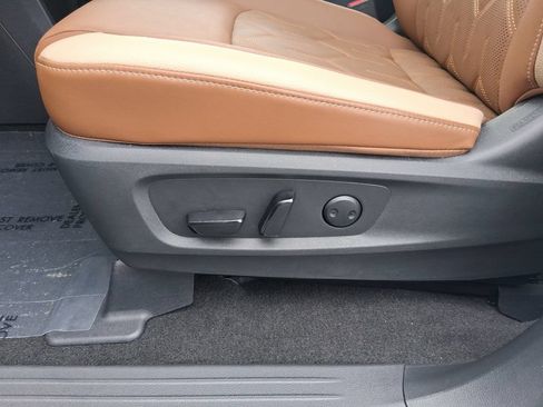 Used 2026 Nissan Pathfinder Platinum w/ Cargo Package FWD image 13