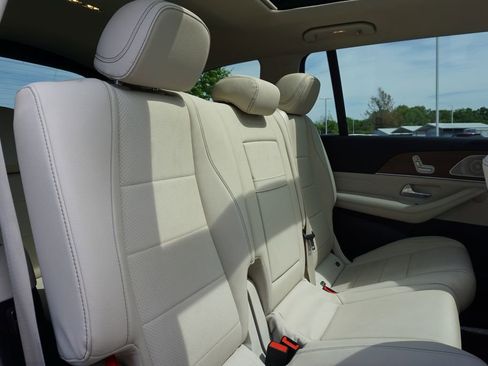 Used 2022 Mercedes-Benz GLS 450 4MATIC image 50