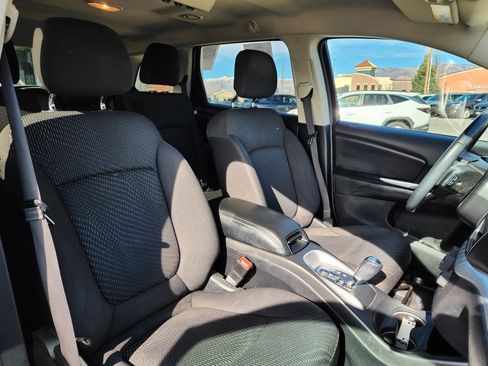 Used 2017 Dodge Journey SE w/ Flexible Seating Group image 15