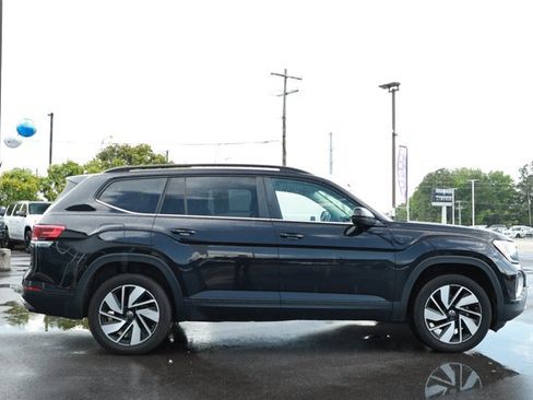 Used 2024 Volkswagen Atlas SE AWD/4WD image 4