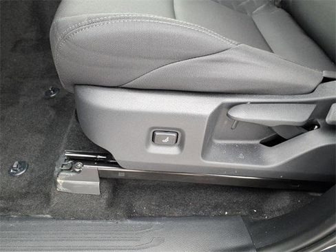 Certified 2025 Toyota Tacoma SR5 image 4