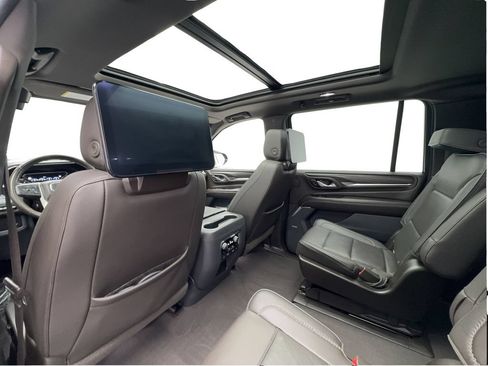Used 2021 GMC Yukon XL Denali w/ Denali Premium Package AWD/4WD image 24