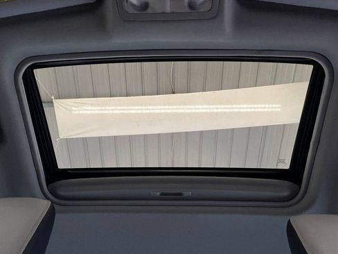 Used 2015 Toyota Camry SE w/ Moonroof Package FWD image 25