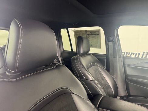 Used 2025 Jeep Grand Cherokee Altitude AWD/4WD image 34