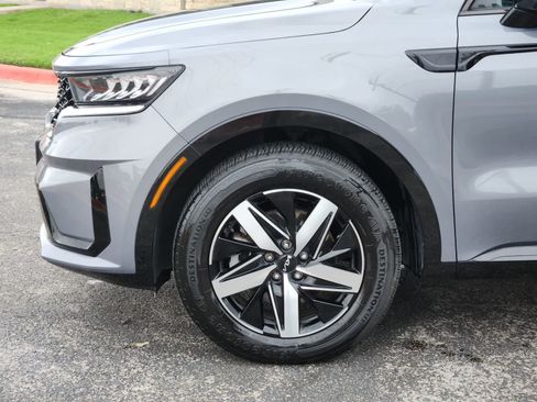 Used 2022 Kia Sorento S FWD image 8