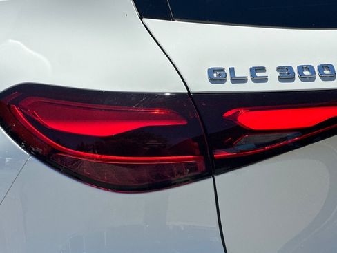 Used 2024 Mercedes-Benz GLC 300 4MATIC image 27