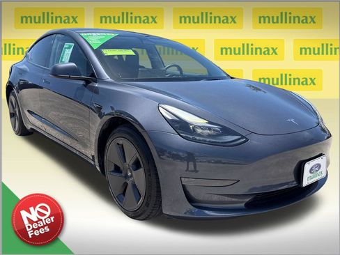 Used 2023 Tesla Model 3 Standard Range RWD image 1