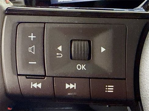 Certified 2025 Nissan Kicks SR image 31