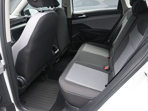 Used 2022 Volkswagen Taos S image 23