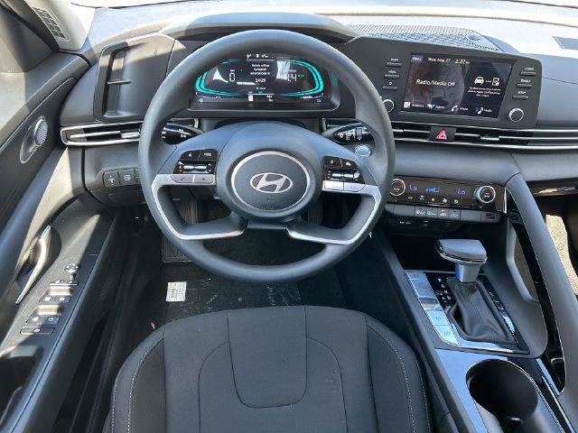 New 2026 Hyundai Elantra Hybrid FWD image 16