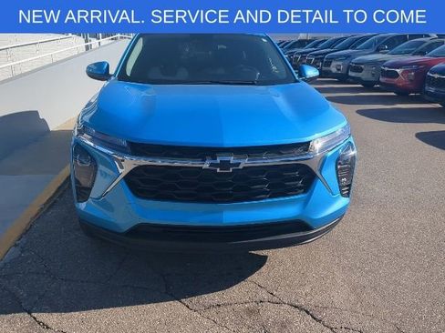 Used 2025 Chevrolet Trax LS w/ LS Convenience Package FWD image 13