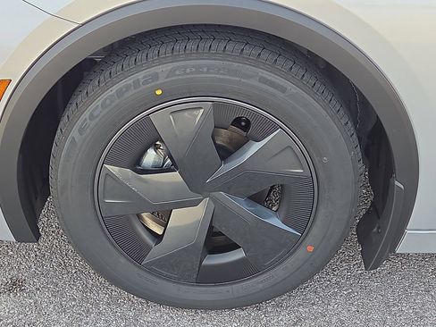 New 2026 Toyota Prius LE image 5