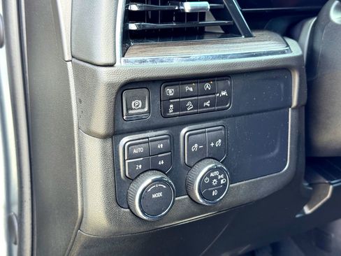 Used 2025 Chevrolet Suburban Z71 image 14