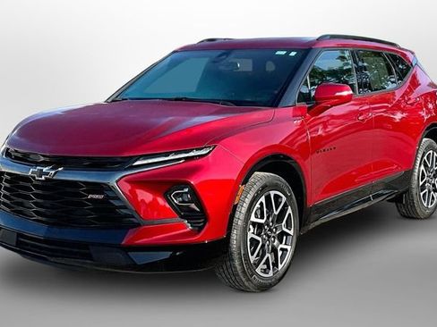 Certified 2025 Chevrolet Blazer RS FWD image 3