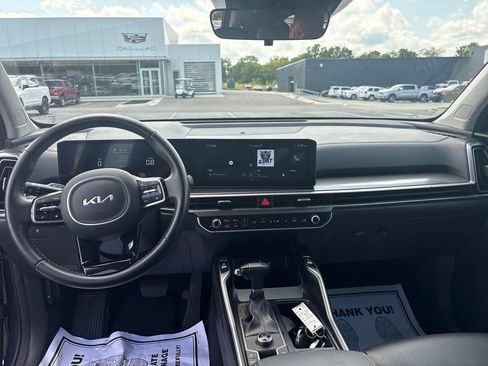 Used 2025 Kia Sorento S FWD image 14