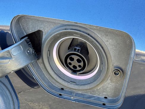 Used 2018 BMW X5 xDrive40e image 9