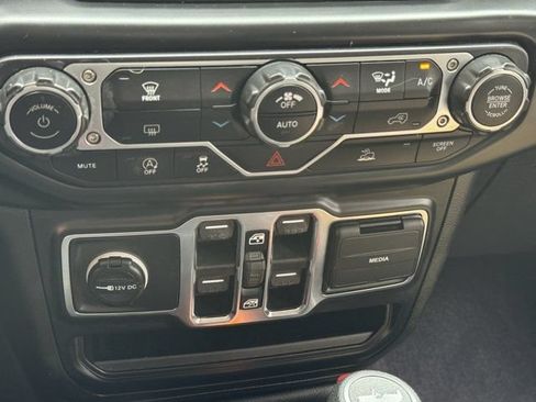 Used 2021 Jeep Wrangler Unlimited Sahara AWD/4WD image 21