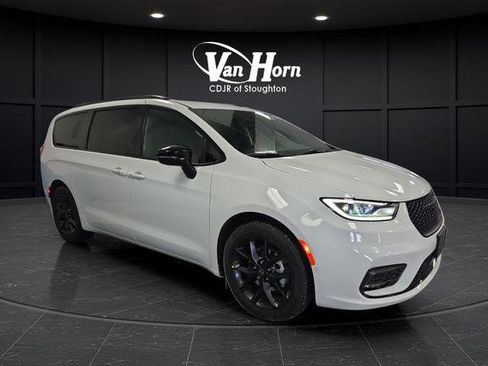 New 2026 Chrysler Pacifica Select w/ S Appearance Package image 40