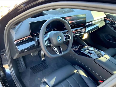 New 2026 BMW i5 eDrive40 w/ M Sport Package image 8